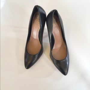 Like new Vince Camuto Black Pumps